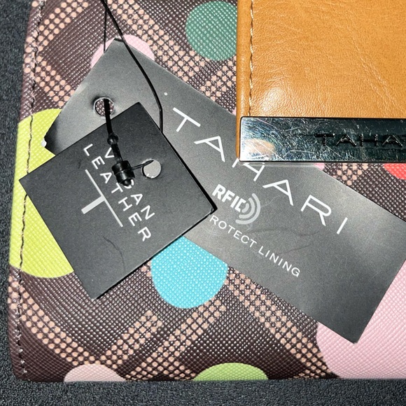 Tahari RFID wallet NWT - Picture 2 of 5
